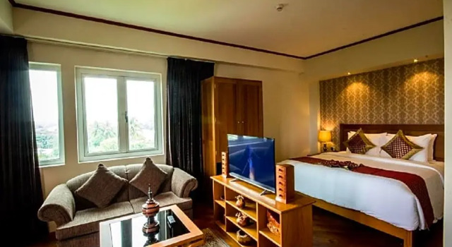 Люкс Deluxe Hotel Shwe Yee