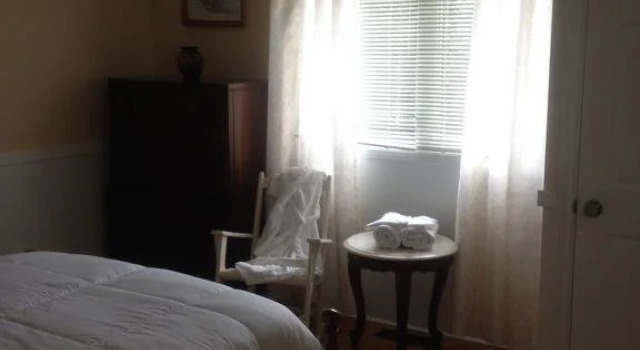 Amelie Bed and Breakfast, Varaa Hotelli Ottawa 