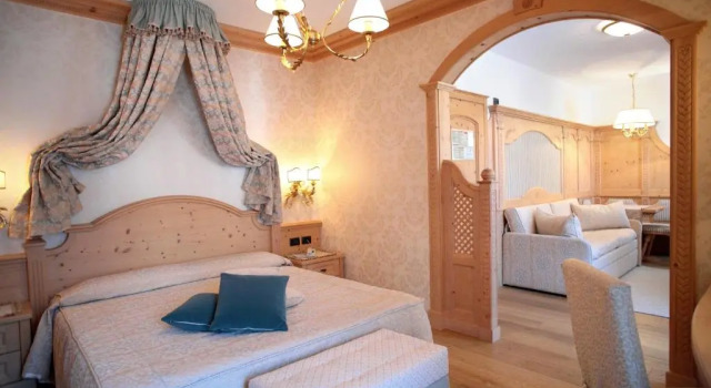 Полулюкс Hotel Colbricon