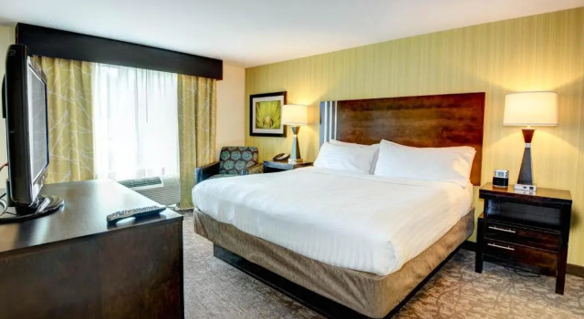 Люкс Holiday Inn Express - Neptune by IHG