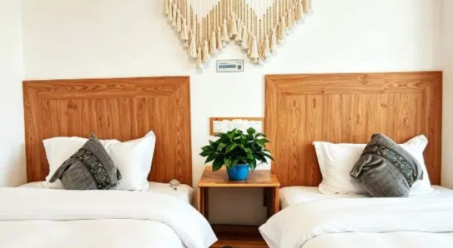Кровать в общем номере с 4 комнатами Qiuniang House Lugu Lake