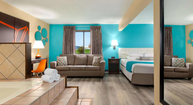Двухместный люкс Howard Johnson by Wyndham Waterloo/Cedar Falls