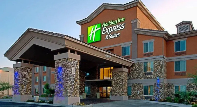 Кровать в общем номере Holiday Inn Express & Suites Tucson by IHG