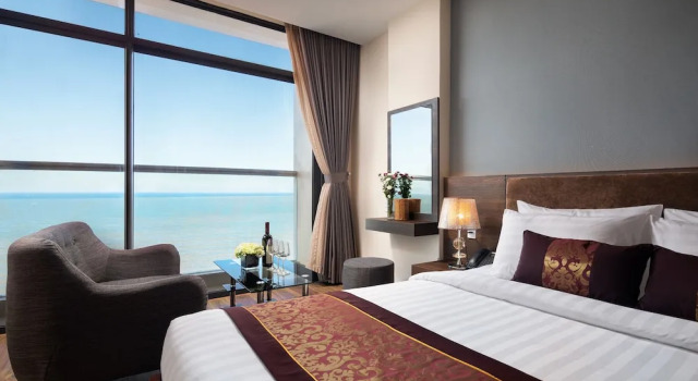Трёхместный номер Standard с видом на море Nolis Hotel