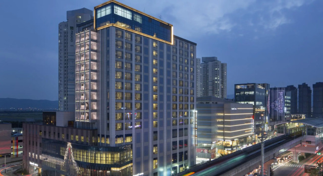 Номер Standard I Square Hotel