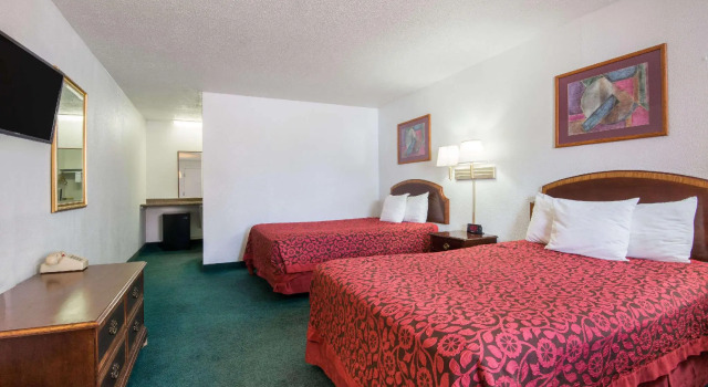 Четырёхместный номер Standard Days Inn by Wyndham Gallup