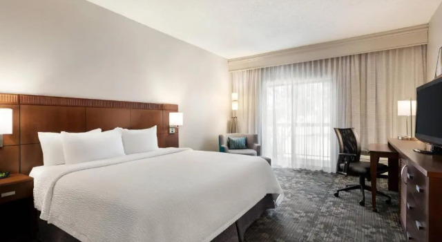 Четырёхместный номер Standard Courtyard by Marriott Lubbock Downtown/University Area