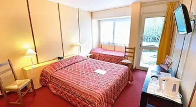 Трёхместный номер Standard Logis Hôtel Restaurant Du Lion Dargent Et Des Tanneries