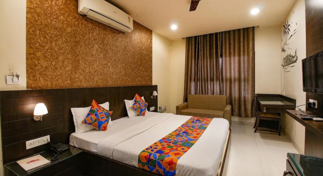 Номер Executive Fabhotel Kamla Regency