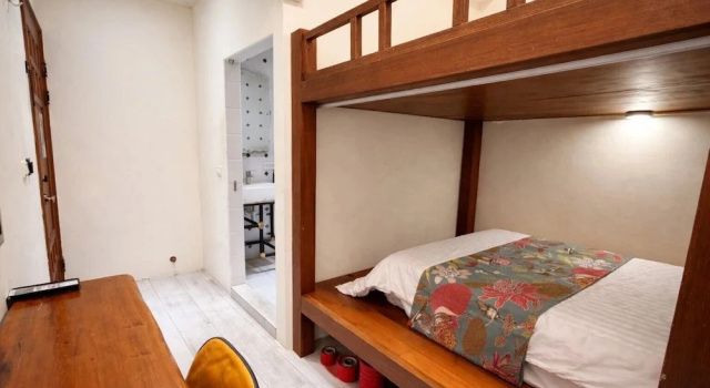 Трёхместный номер Comfort c 1 комнатой Dory Hostel