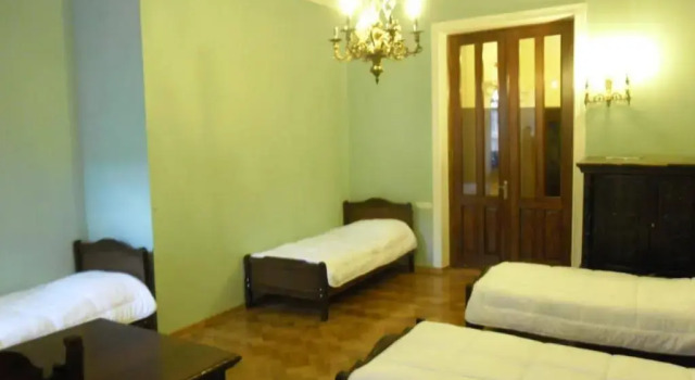 Elena Hostel, Забронировать Хостел Хостелы Тбилиси, рядом с Здание парламента, Хостел