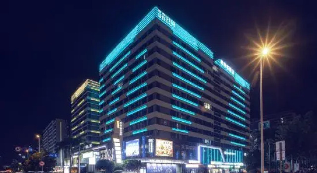 Weidike Hotel (West Coast Convention and Exhibition Center), Book Hotel Haikou Hainan