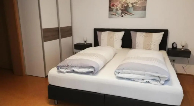 Ferienhaus Brütting, Varaa Hotelli Hotellit Baijeri pysäköinnillä, Pysäköinti