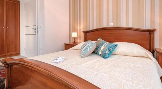 Nice Home in Jelsa With Wifi and 3 Bedrooms, Prenota Hotel Hotel a Croatian Islands con piscina, Piscina