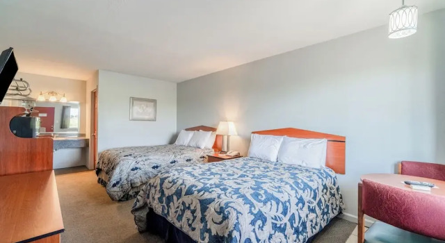 Четырёхместный номер Standard Capital O Aurora Inn Monett US 60