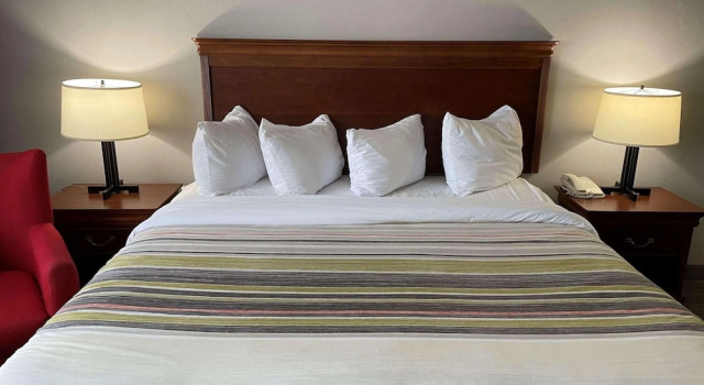 Suite 1 Schlafzimmer Country Inn & Suites by Radisson, Appleton North, WI