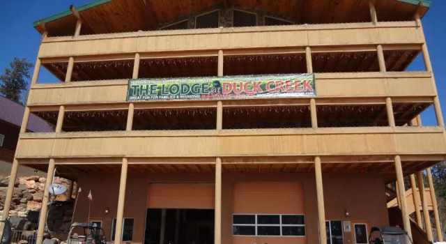 Коттедж The Lodge at Duck Creek