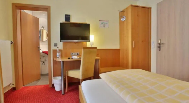 Одноместный номер Deluxe с балконом Hotel KRONE Garni