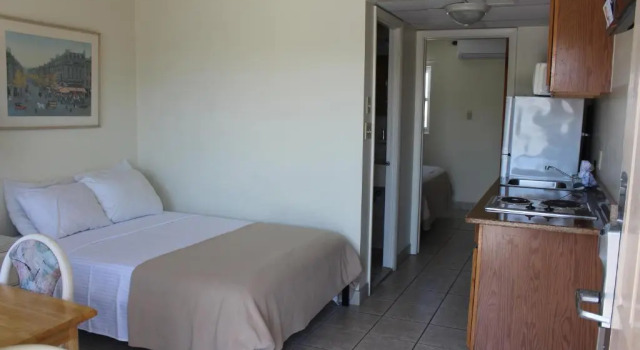 Номер Standard с 2 комнатами с видом на бассейн Condor Motel