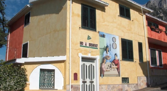 Bed & Breakfast Da Mintonia, Prenota Hotel Oliena Barbagia