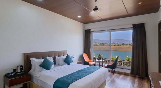 Коттедж Executive Elegant Waterfront Resort