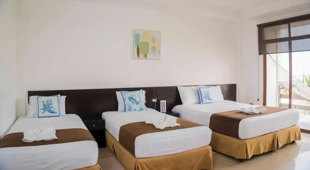 Четырёхместный семейный номер Standard с балконом и с видом на океан Hotel Punta Azul