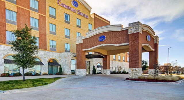 Номер Standard Comfort Suites Frisco