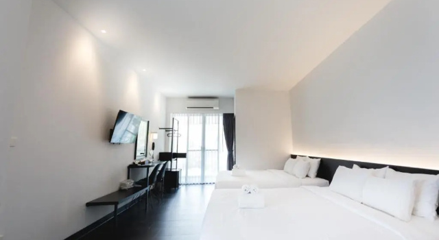 Четырёхместный номер Standard iWualai Hotel