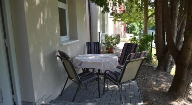 Villa Therme Hévíz, Book Villa Hoteller i Western Transdanubia med parkering, Parkering