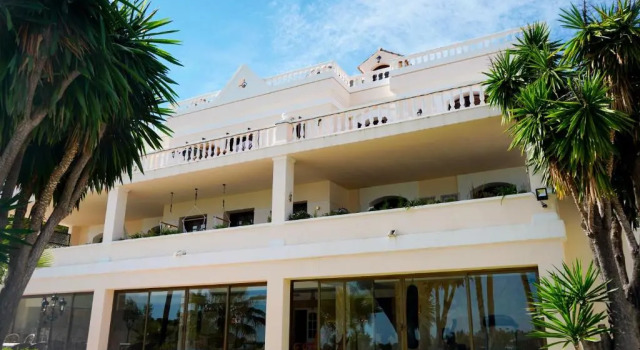 Huge Golf and Spa Mansion 8 min from Puerto Banus, Забронировать Курортный отель Бенаавис Коста-дель-Соль