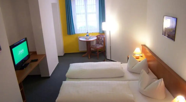 Hotel Zum Goldenen Löwen, Забронировать Отель Пейтц/Пикньо Бранденбург, рядом с Музей металлургии и рыбной ловли
