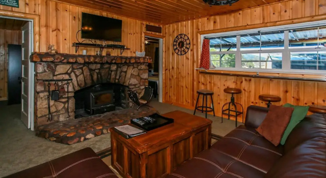 Village Retreat-1897 by Big Bear Vacations, Varaa Lomakoti Big Bear Lake USA
