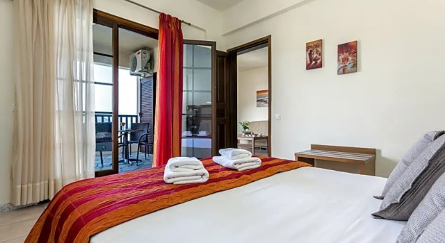 Семейный номер Standard c 1 комнатой с частичным видом на море Skopelos Holidays Hotel