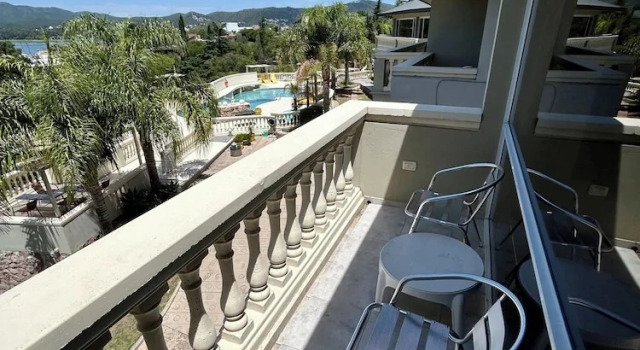 Четырёхместный номер Superior с балконом и с красивым видом из окна Villa La Font Apart Hotel & Spa