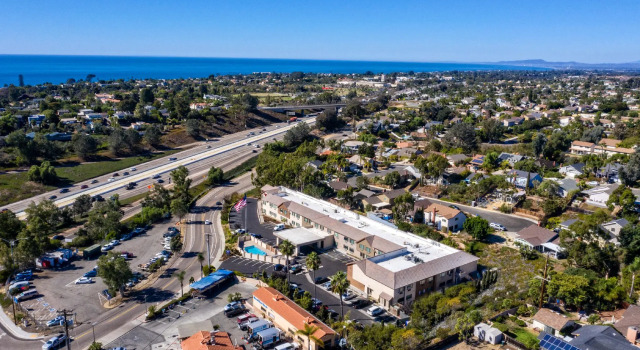 Кровать в общем номере Hampton by Hilton Encinitas-Cardiff Encinitas, CA near Del Mar