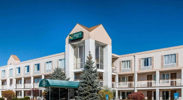 Четырёхместный номер Standard Quality Inn Holland - Toledo