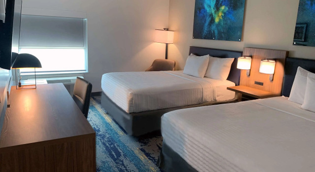 La Quinta Inn & Suites by Wyndham Galveston North at I-45