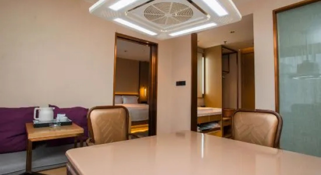 Люкс Deluxe Yuntian InterContinental Hotel (Guangfeng Bus Terminal Branch)