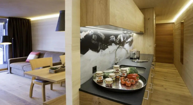 Апартаменты Deluxe n Apartments Hotel