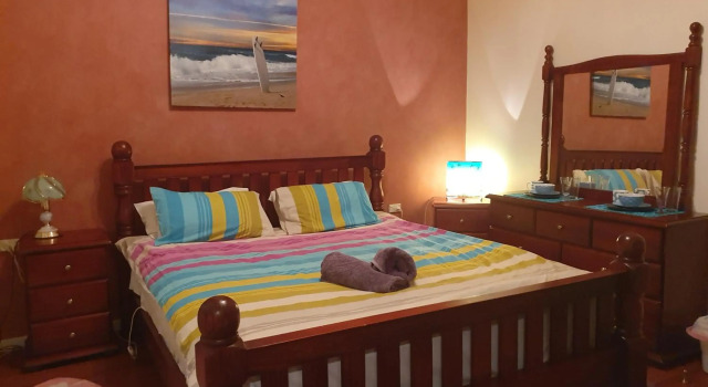 JUST-4-YOU! amazing sea views, WIFI, fullly air-conditioned, king bed