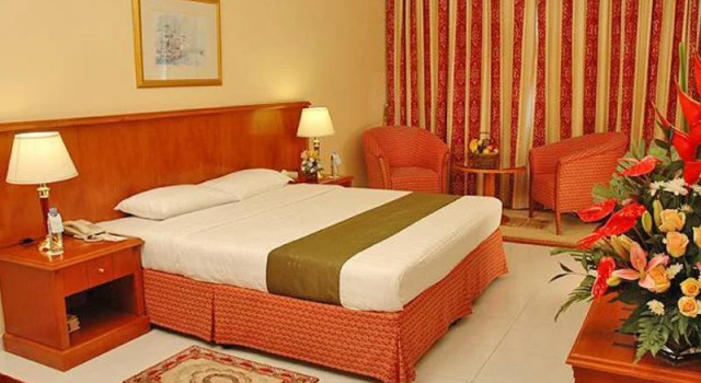 Embassy Suites Hotel, Забронировать Отель Отели Шарджи 4 звезды, рядом с Sharjah Media Centre, 4*