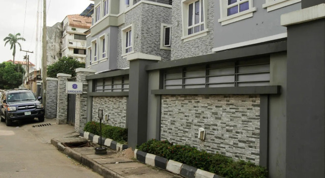 Crownedge Hotel, Book Hotel Billige hoteller i Lagos State