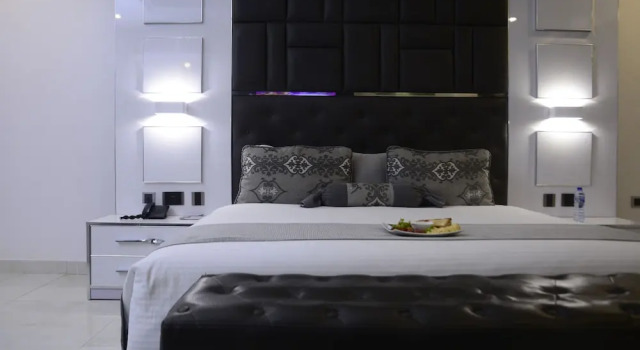 Caeser's Luxury Hotel, Rezerwuj Hotel Lekki Phase 1 