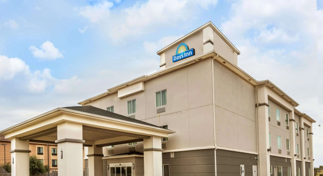 Days Inn & Suites Mineral Wells, Book Hotel Mineral Wells Texas