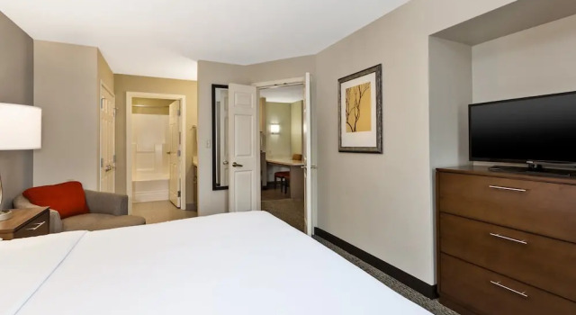 Люкс c 1 комнатой Staybridge Suites Kalamazoo by IHG