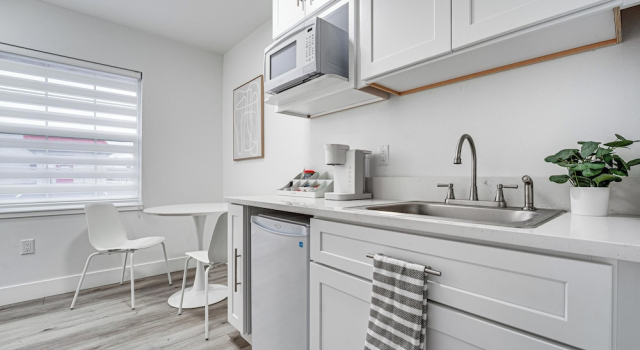 Апартаменты Walk to Main Ave & Soap Lake! Pet-friendly Studio