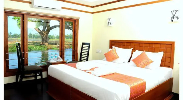 Lavender Luxury Houseboat, Забронировать Отель Аллеппи штат Керала, рядом с Храм Муллаккал-Раджараджешвари