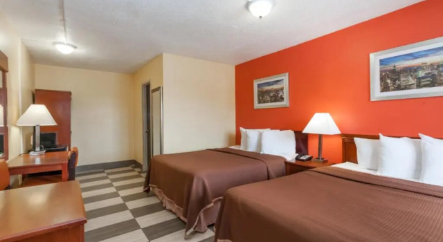 Четырёхместный номер Standard Travelodge by Wyndham Jersey City