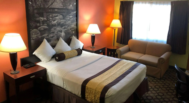 Двухместный номер Standard Super 8 by Wyndham Ontario