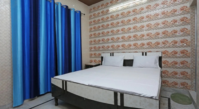 Номер Standard SPOT ON 37780 Hotel Doon Sabri